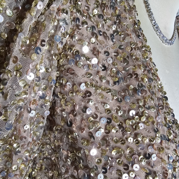 Mac Duggal dress, size 6, new with tags, bald spots on back bottom as shown - Picture 7 of 16